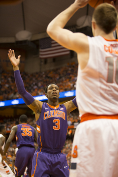 Cooney tries to pass the ball inbound as Adonis Filer tries to deny him. 