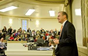 Chancellor Kent Syverud speaks at a University Senate meeting on Dec. 4, 2014.