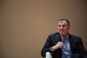 After working for both the New York Post and the Detroit Free Press, Frank Bruni took a job with the New York Times in 1995.