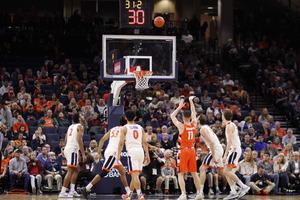 Joe Girard III scored 17 points in the upset victory.